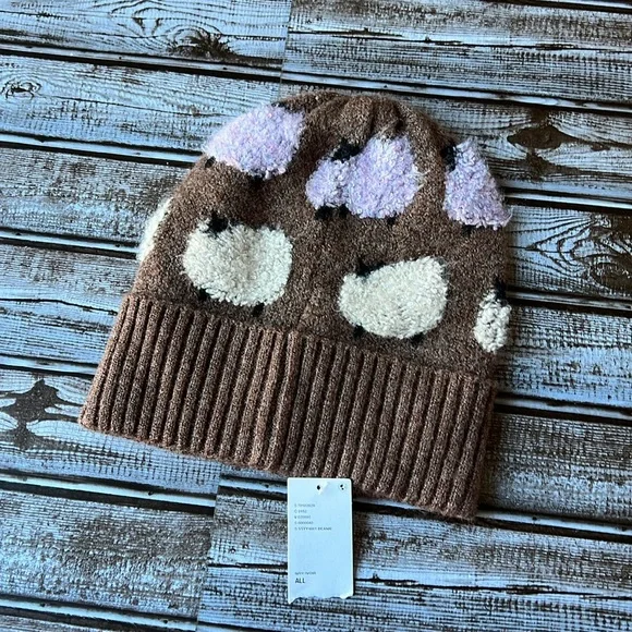 Super Cute Urban Outfitters Sheep Beanie - Picture 3 of 4